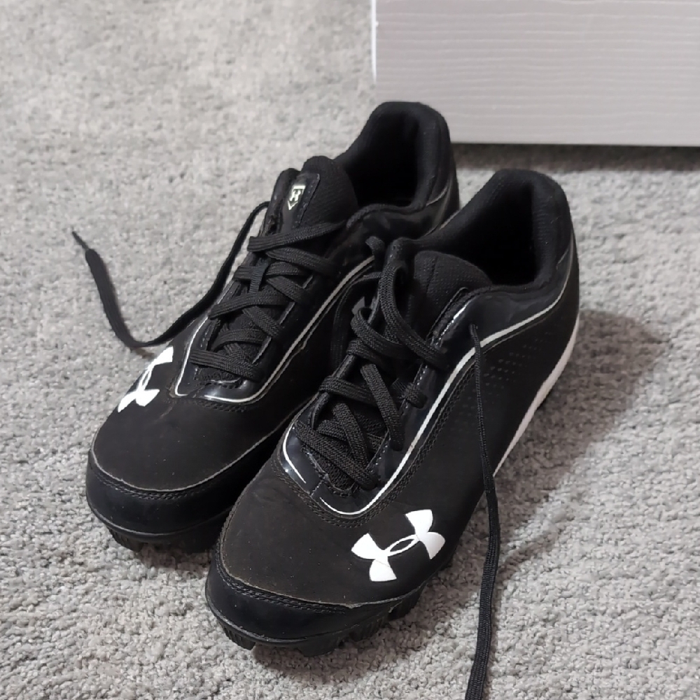 Youth Under Armour Baseball Cleats